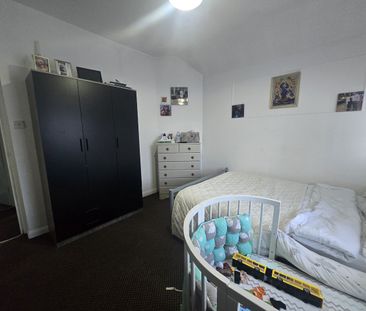 2 Bed Terraced House, Holborn Road, E13 - Photo 4