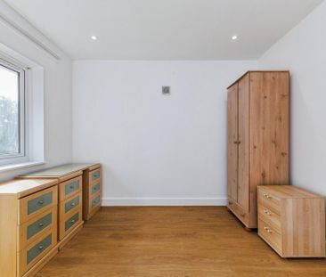 3 bedroom flat to rent - Photo 6