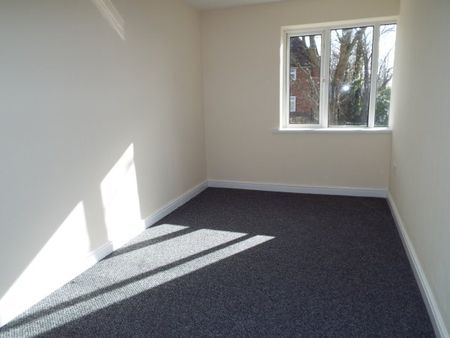 Flat 7, Queen Adelaide House, Windmill Lane, Property for rent - Photo 2