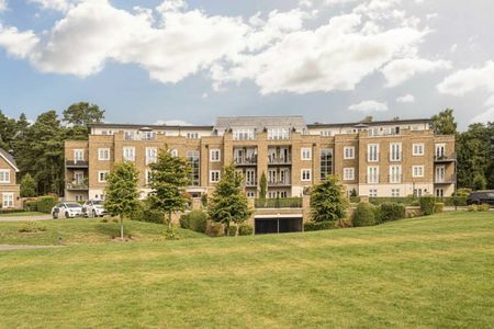 Kingswood, SL5, London - Photo 2