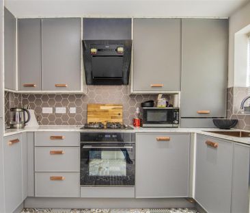 2 bed House - Mid Terrace To Let - Photo 6