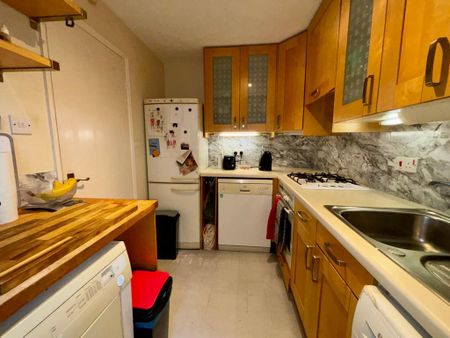 2 bedroom end of terrace house to rent - Photo 3