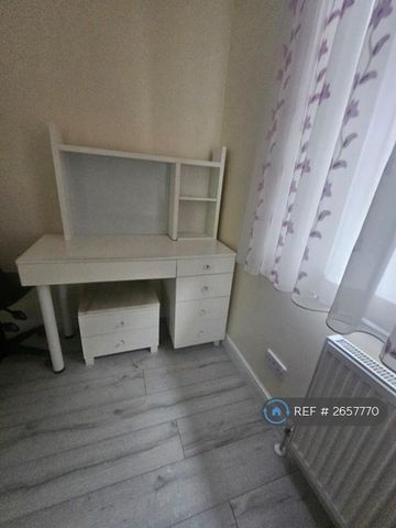 1 bedroom in a house share to rent - Photo 5