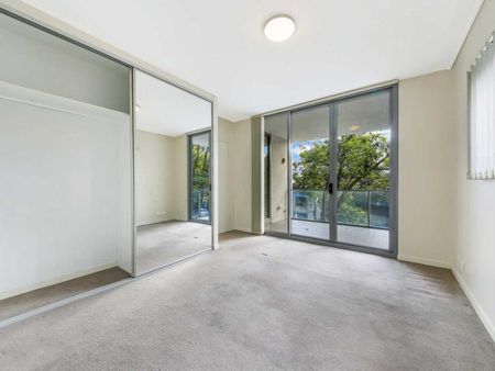 Leafy Two Bedroom | Contemporary Kitchen | Corner-unit Nestled in SOHO Apartments - Photo 2