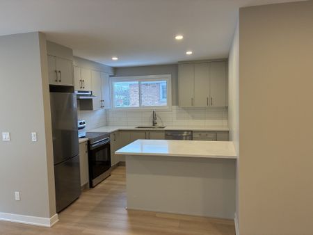 For Lease - 1263 Highgate Road, Parkway Park - Queensway Terrace S and Area, Ontario - Photo 5