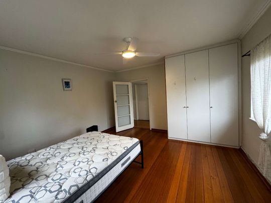 Tullamarine - Photo 1