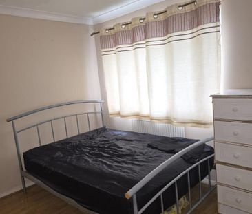 1 bedroom in a house share to rent - Photo 2