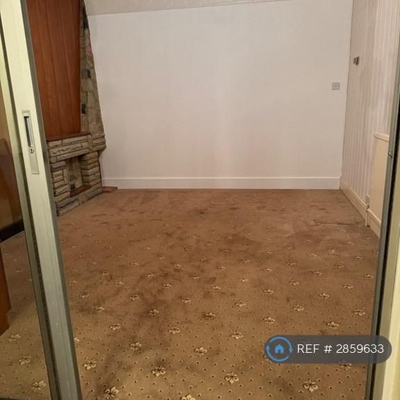 4 bedroom semi-detached house to rent - Photo 1