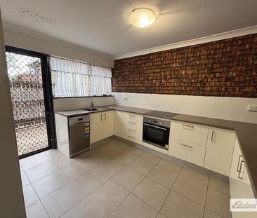 Neat & Tidy Townhouse Just for you - Photo 5