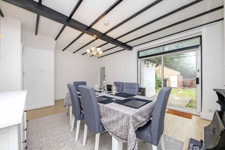 3 bedroom detached house to rent - Photo 2