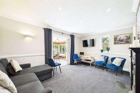 Saturn Croft, Winkfield Row, Bracknell, RG42 - Photo 4