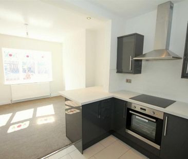 3 bedroom private hall to rent - Photo 3