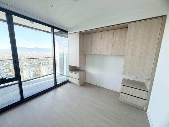 Stunning View! JR Two Bedroom Sub Penthouse in Metrotown with Parking and Storage - Photo 1