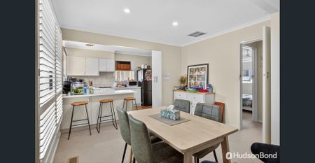 Single level family home. - Photo 5