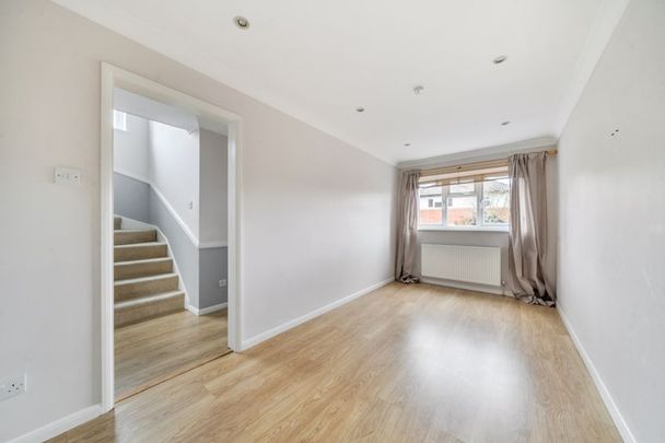 Pegasus Close, Haslemere - 3 bedrooms Property for lettings - Seymours - Photo 1