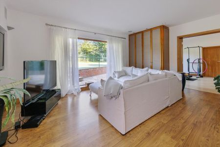 6 bedroom detached house to rent - Photo 2