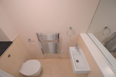 2 bedroom Apartment - Longcroft House, Welwyn Garden City - Photo 3