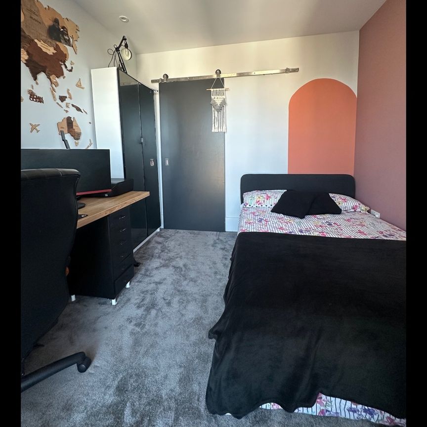 Room in a Shared Flat, London, CR0 - Photo 1