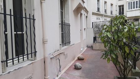 location Appartement T3 DE 100.05m² À PARIS - Photo 3