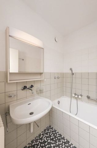 Central apartment with sunny balcony! - Foto 3