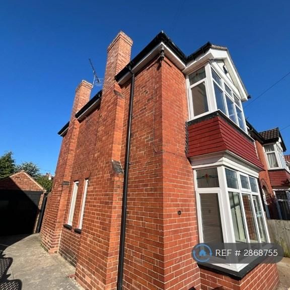 3 bedroom semi-detached house to rent - Photo 1