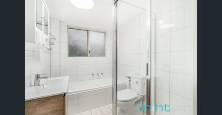 Unfurnished Spacious Two Bedroom Apartment + LUG - Photo 2