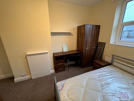 East Parade, Heworth - P2115 - Photo 5