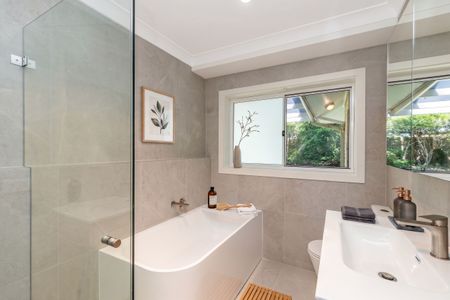 Parkside Elegance Meets Modern Family Luxury - Photo 5