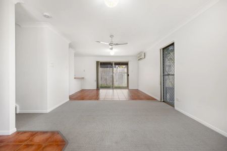 Contemporary 3-Bedroom Townhouse with Ensuite & Courtyard - Photo 4