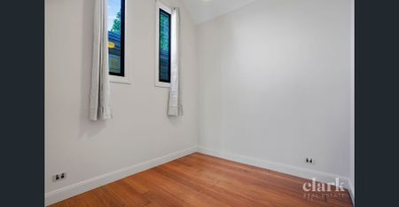 Character, Charm & Inner-City Convenience in Kangaroo Point - Photo 3