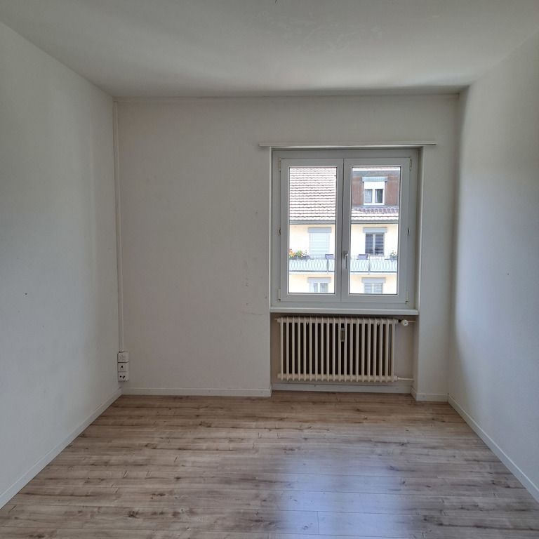 ZENTRALE WOHNUNG ZU VERMIETEN - ERSTE MONATSMIETE MIETZINSFREI - Foto 1