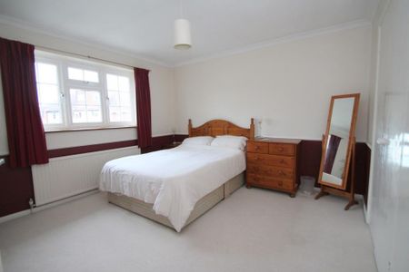 3 bedroom end of terrace house to rent - Photo 4