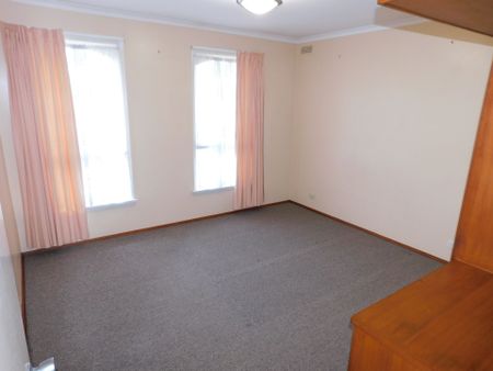 SPOTLESSLY CLEAN TWO BEDROOM UNIT CLOSE TO SHOPS, SCHOOLS AND TRANSPORTATION - Photo 5