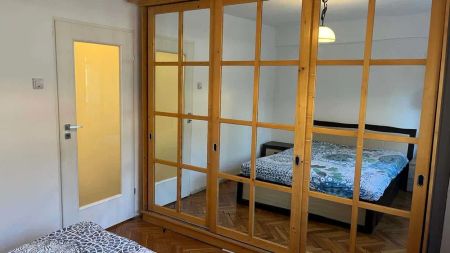 Inchiriez apartament cu 3 camere langa Spitalul Judetean - Photo 2