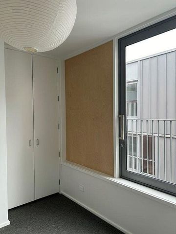 Short term lease in modern two bedroom apartment - Photo 3