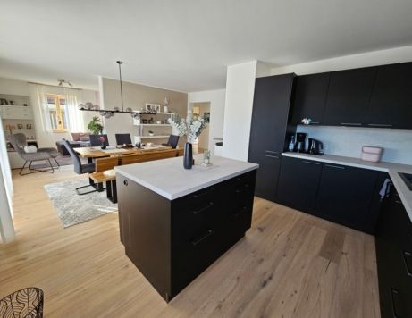neue und großzügige 3 Zi. Whg mit EBK, Balkon zur Vermietung in Langquaid - Foto 1