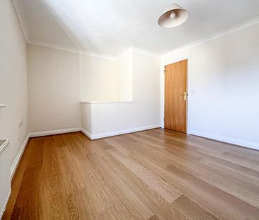 2 bedroom end of terrace house to rent - Photo 4