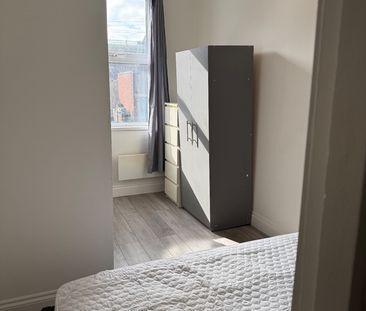 1 Bed Flat, Sheepscar, LS7 - Photo 2