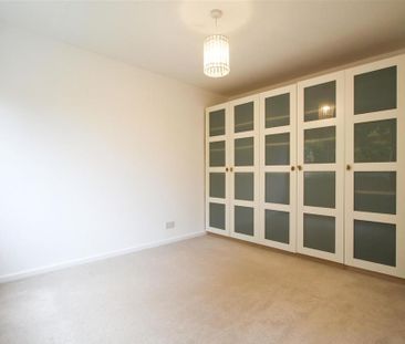 4 bedroom end of terrace house to rent - Photo 4