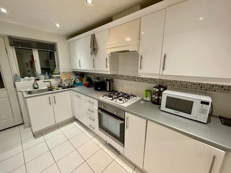 1 bedroom in a house share to rent - Photo 5