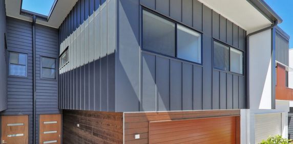 Stunning 4 Bedroom Townhome at Helensvale - Photo 2