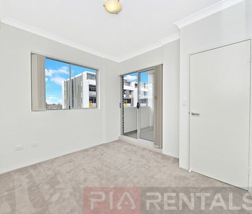 Well Proportioned Executive Living 1 Bedroom + Study Area - Photo 1