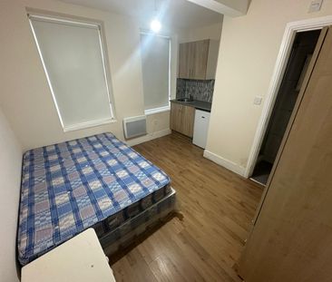 Studio Flat, Crutchley Road, SE6 - Photo 2
