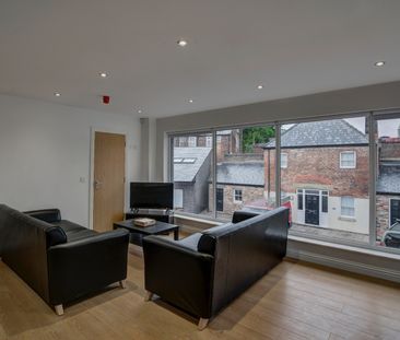 7 Bed Flat, Stonemasons Close, L7 - Photo 1