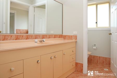 Low Maintenance and Convenient Location - Photo 4