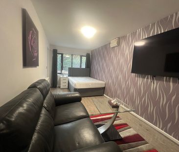 Studio Flat, Wilkinson Croft, B8 - Photo 2