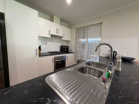 Comfortable & Convenient 3-Bedroom Home - Photo 5