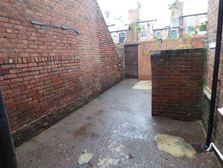 2 bed flat to rent in Warton Terrace, Heaton - Photo 5