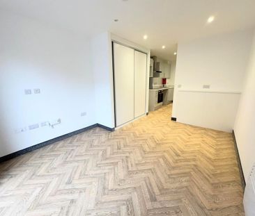 Studio to rent - Photo 2