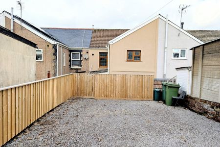 Bridgend Road - Photo 2